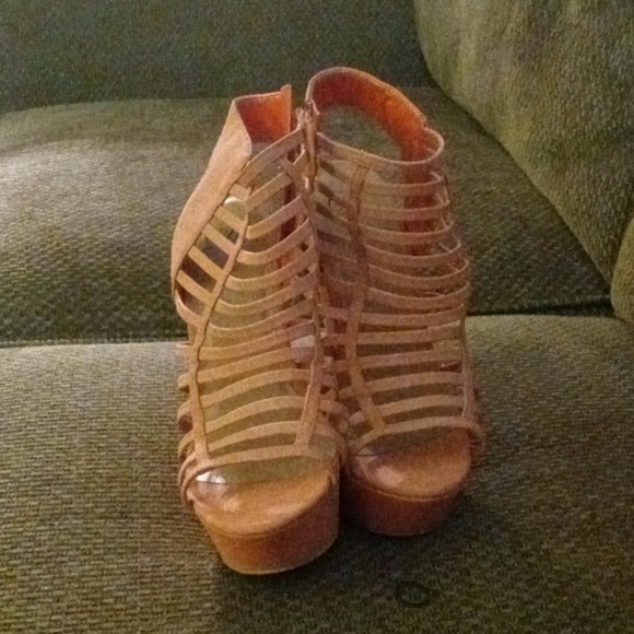 Shoes - Picture 2 of 4